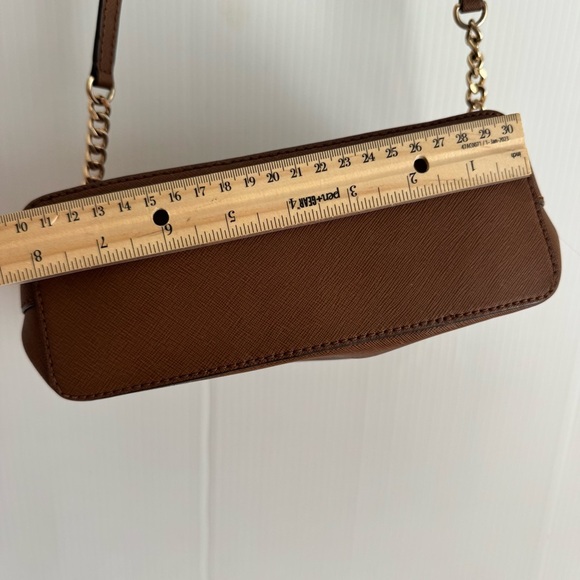 Michael Kors Tan Crossbody Bag with Gold Chain - Picture 15 of 16